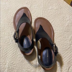 Tommy Hilfiger Tan and Black Sandals. Size 7.5